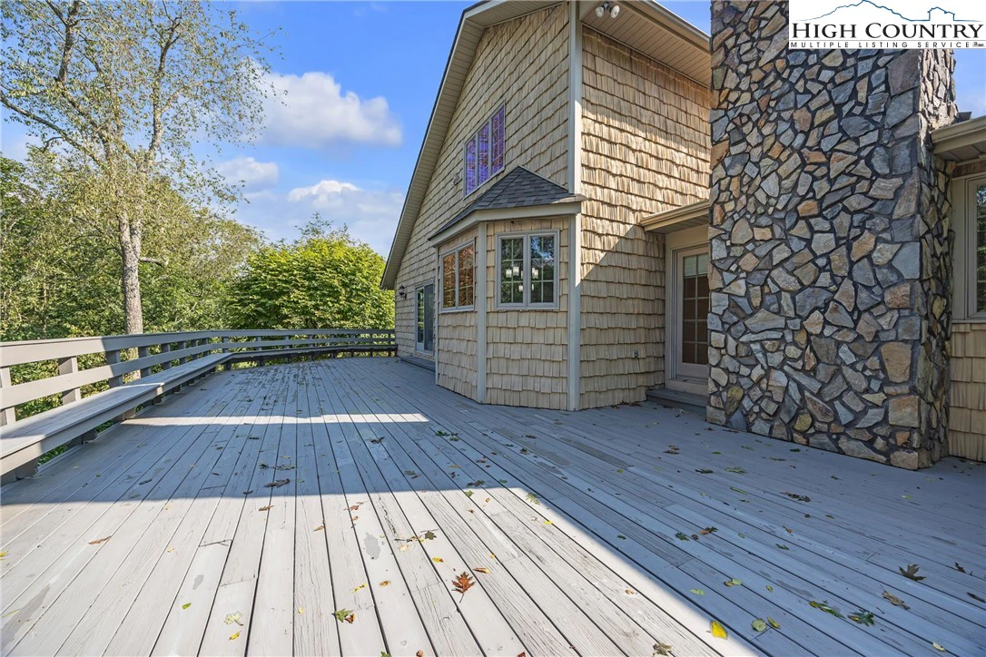 Image number 19 for the current listing