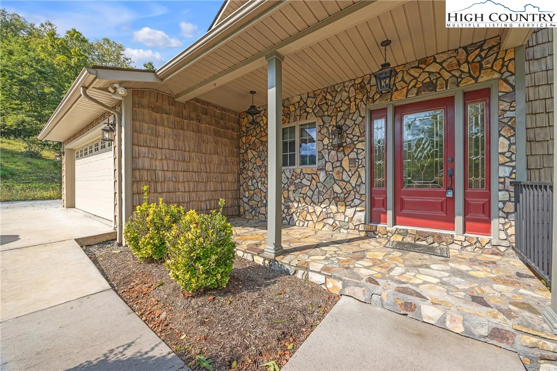 Image number 18 for the current listing