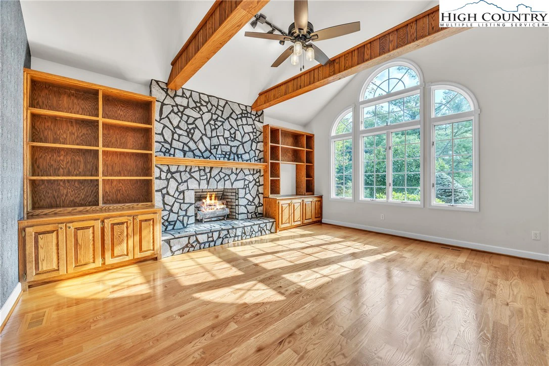 Image number 16 for the current listing
