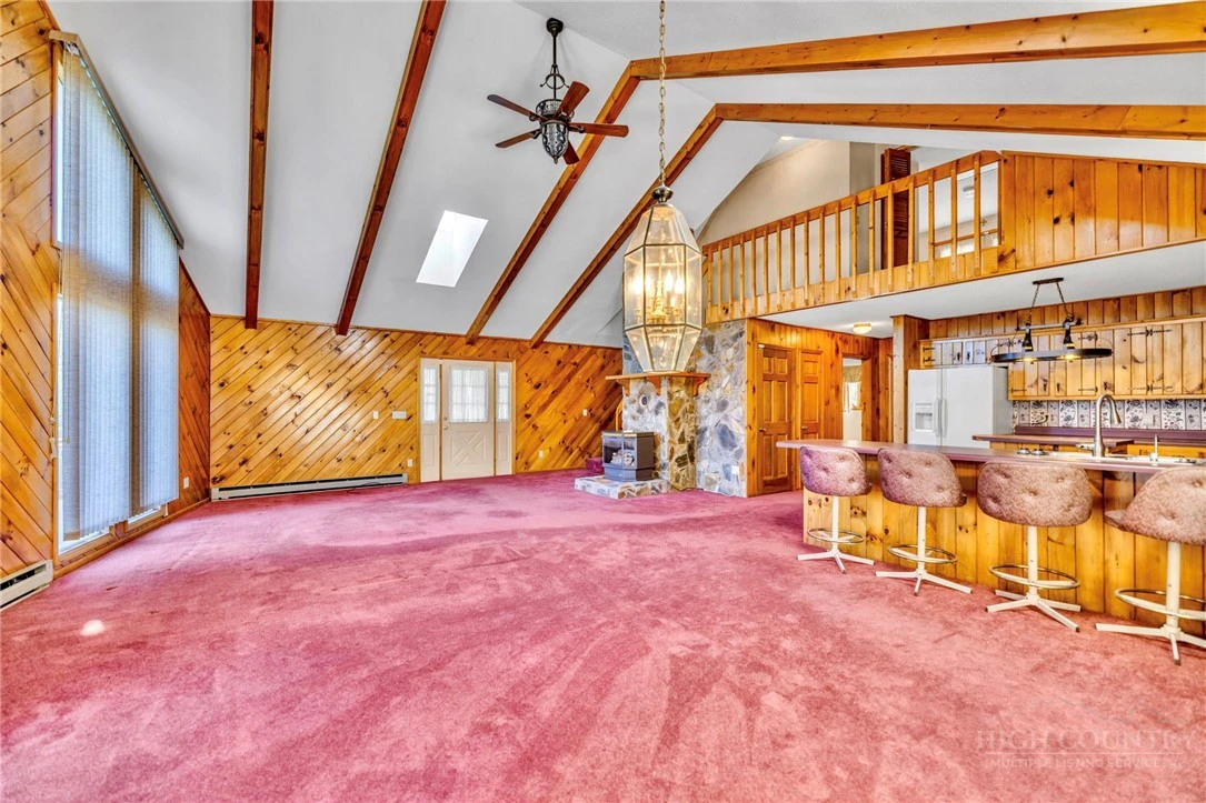 Image number 10 for the current listing