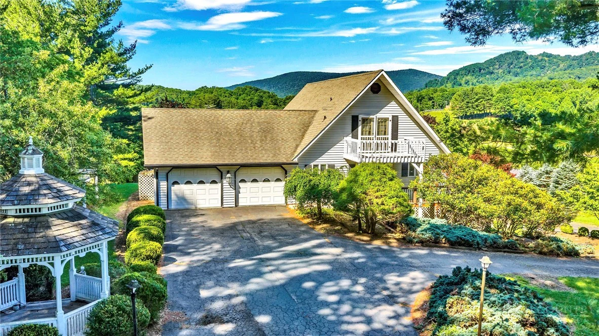 Image number 7 for the current listing