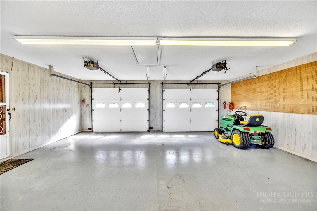 Image number 21 for the current listing