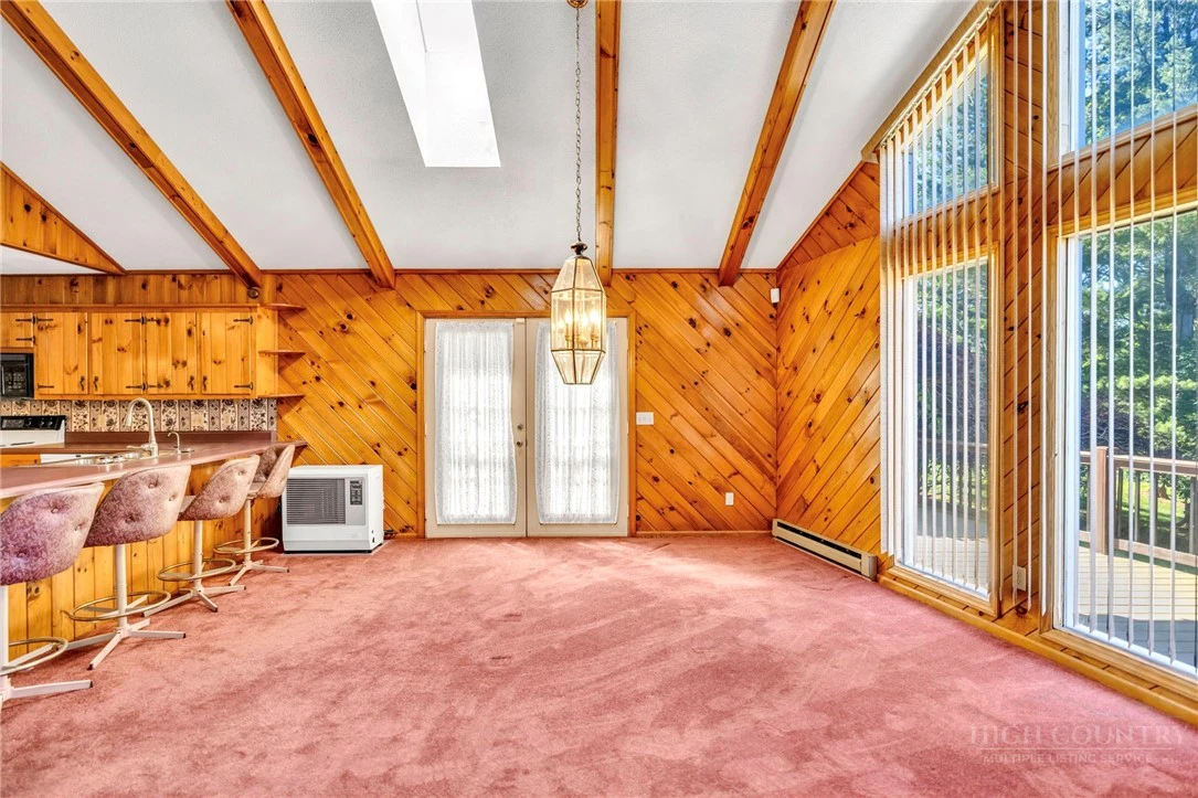 Image number 11 for the current listing