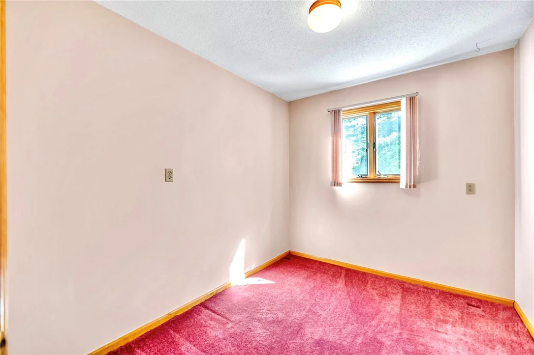 Image number 20 for the current listing