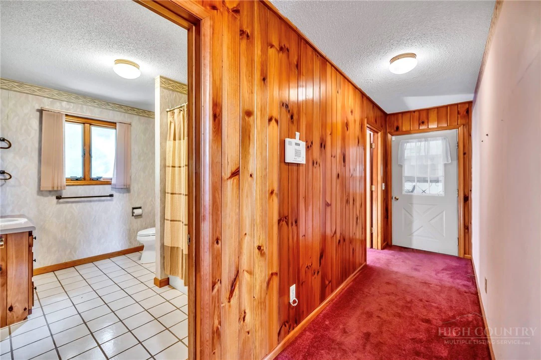 Image number 19 for the current listing