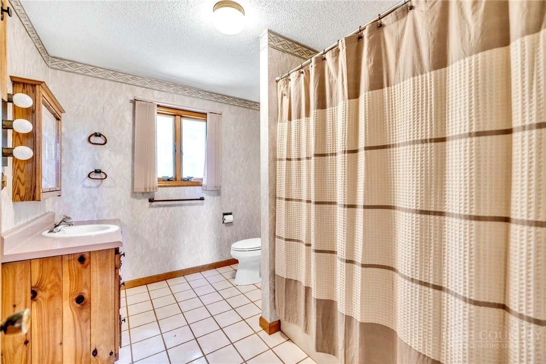 Image number 18 for the current listing