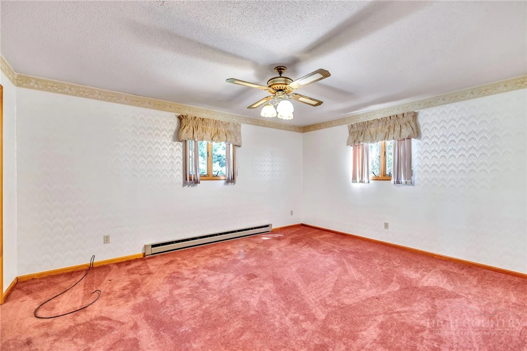 Image number 17 for the current listing