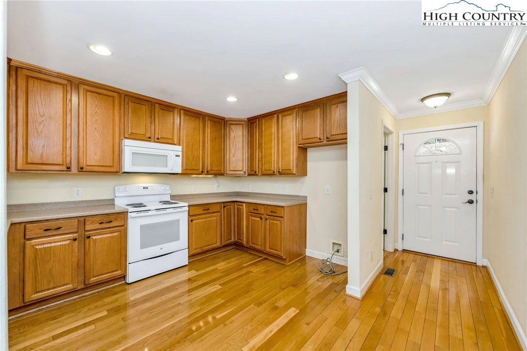Image number 3 for the current listing