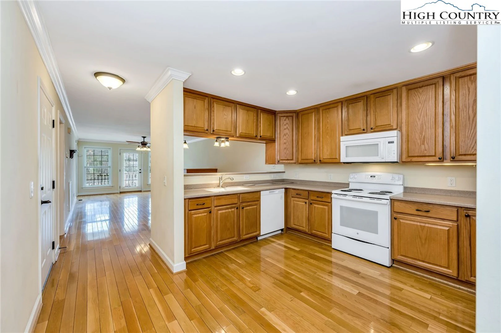 Image number 6 for the current listing