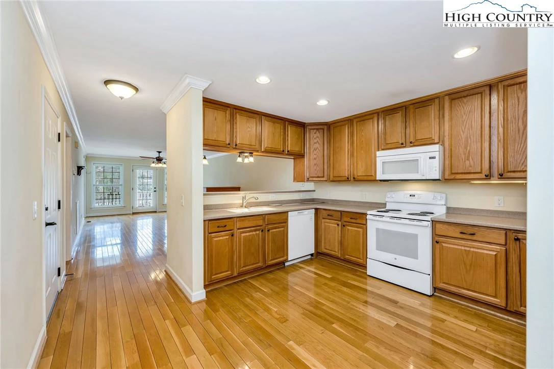 Image number 6 for the current listing