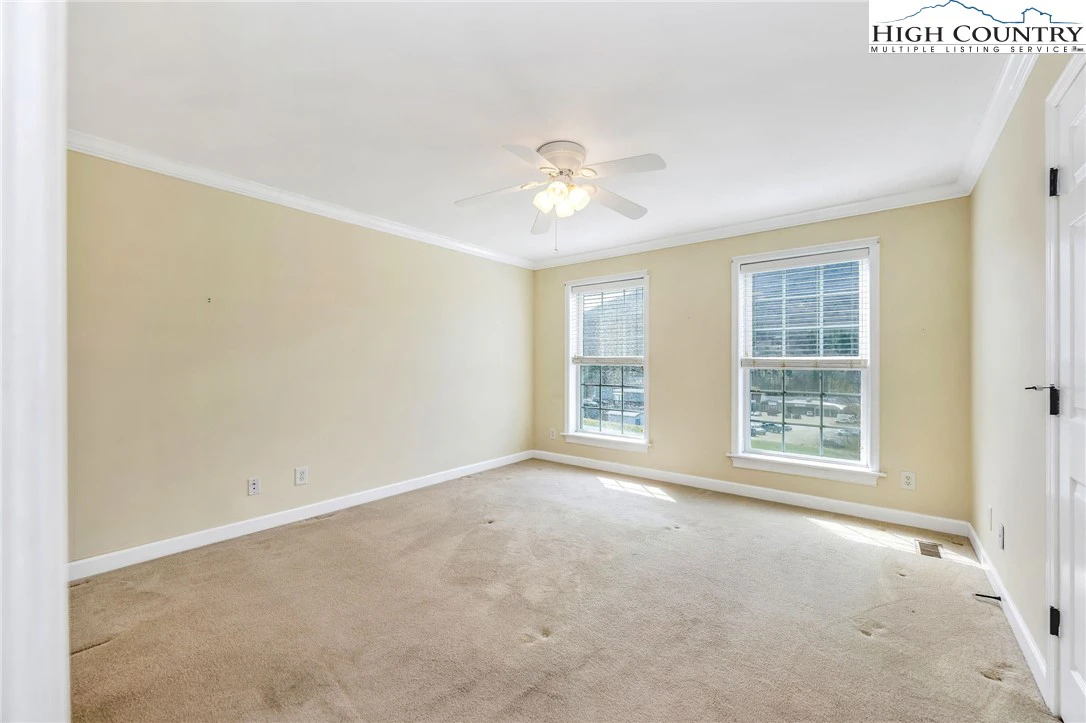 Image number 8 for the current listing