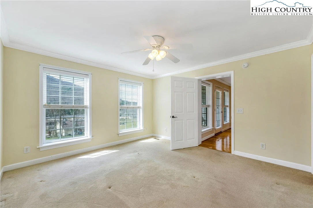 Image number 9 for the current listing