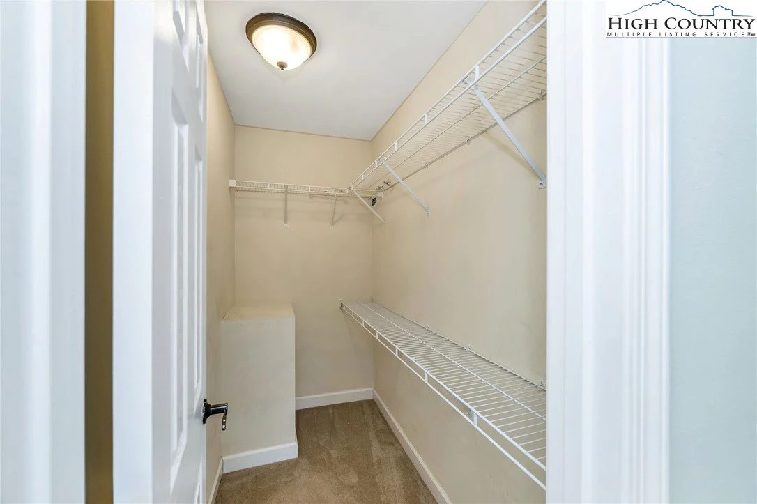 Image number 11 for the current listing