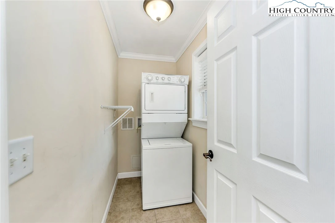 Image number 16 for the current listing