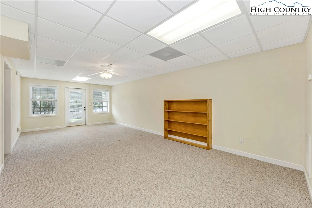 Image number 18 for the current listing