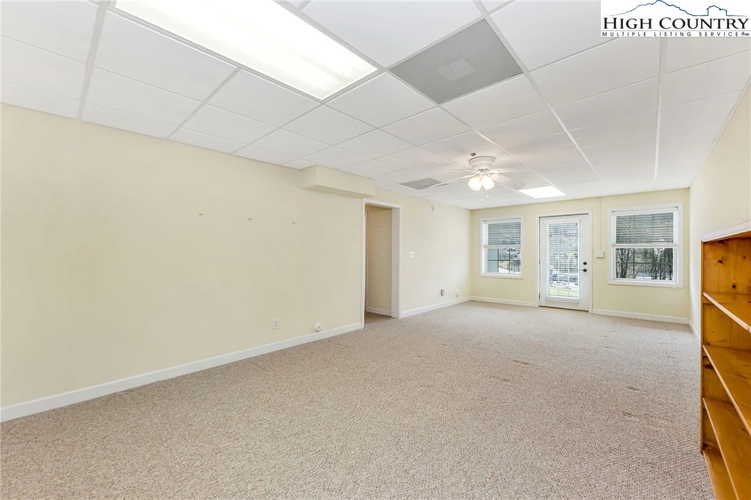 Image number 19 for the current listing