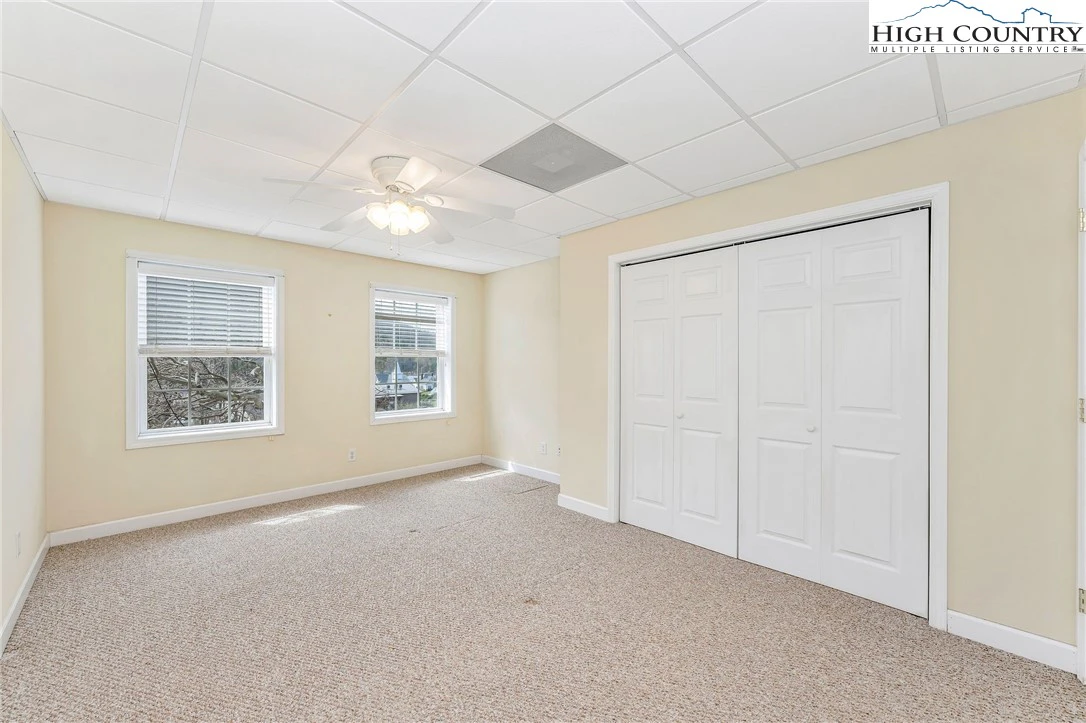 Image number 21 for the current listing