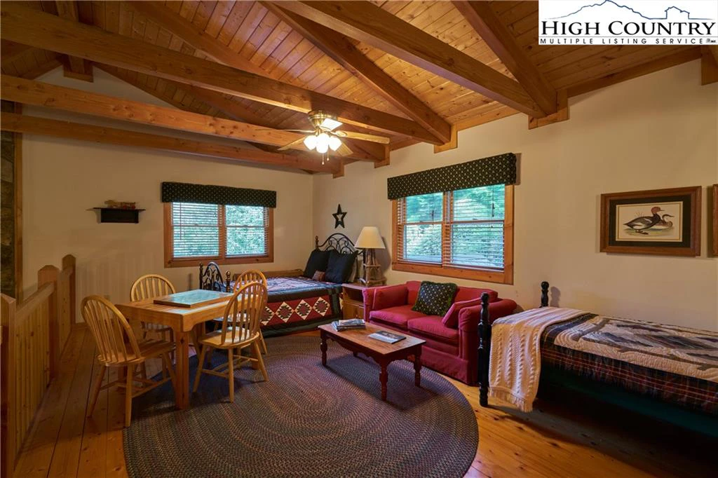 Image number 19 for the current listing
