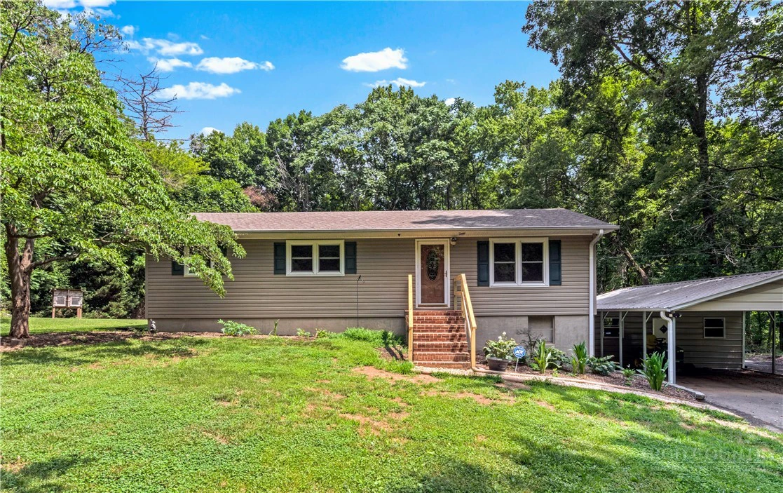 Image number 1 for the current listing