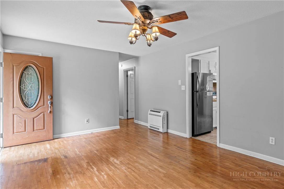 Image number 9 for the current listing