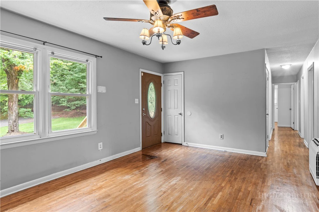 Image number 10 for the current listing