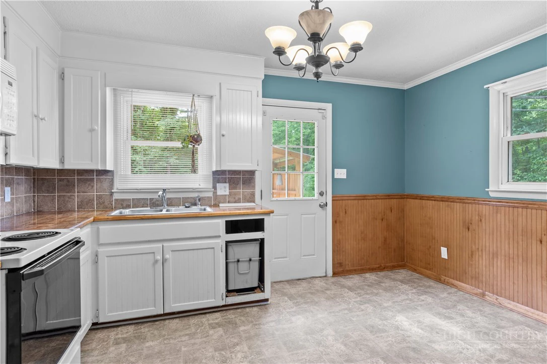 Image number 11 for the current listing