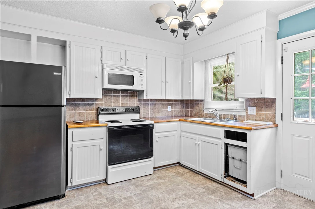 Image number 12 for the current listing