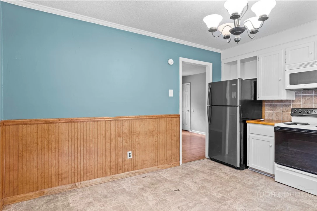 Image number 13 for the current listing