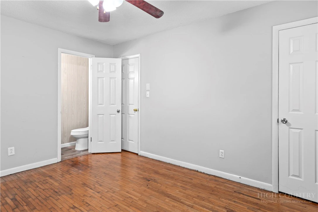 Image number 15 for the current listing