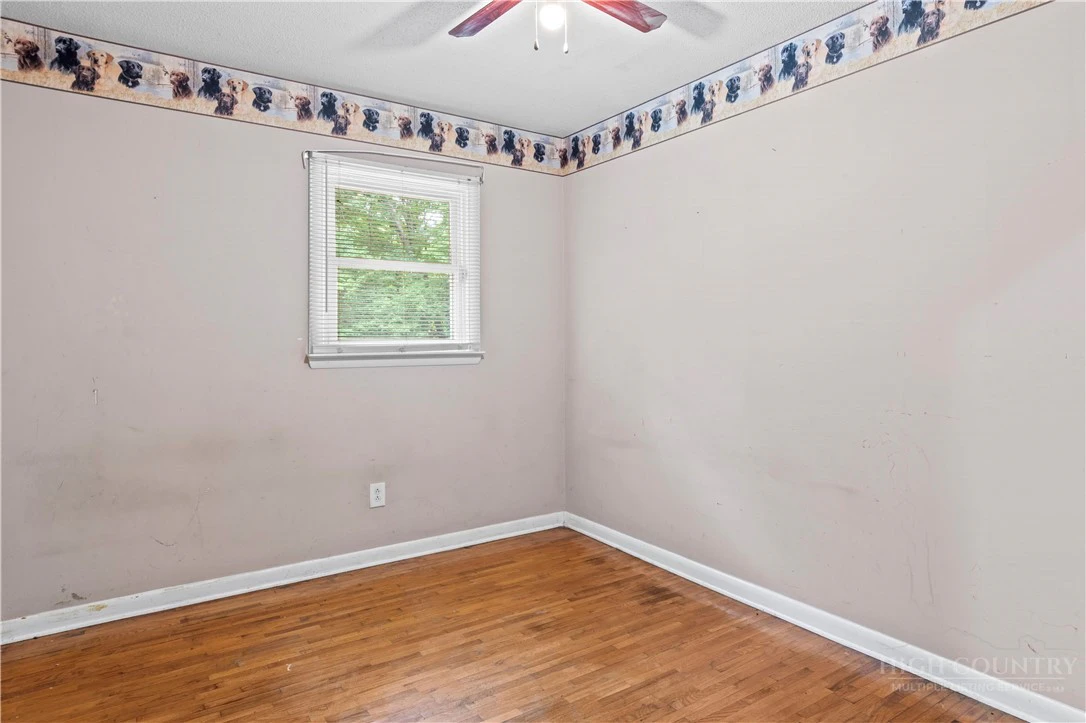 Image number 21 for the current listing