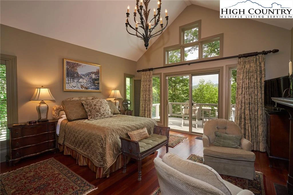 Image number 14 for the current listing