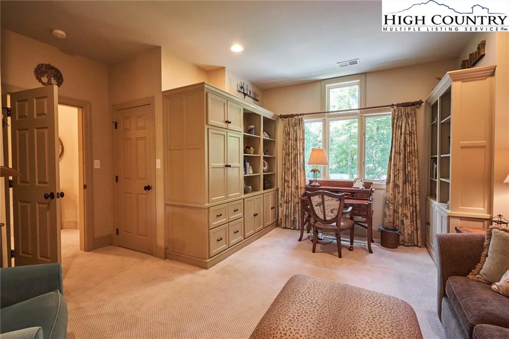 Image number 8 for the current listing