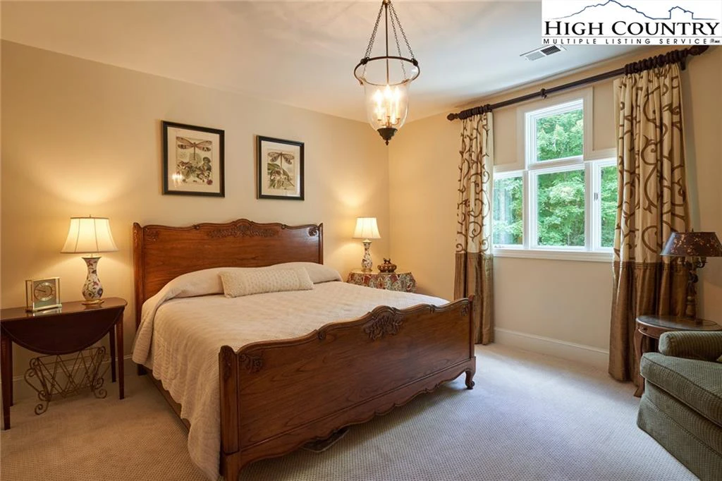 Image number 2 for the current listing