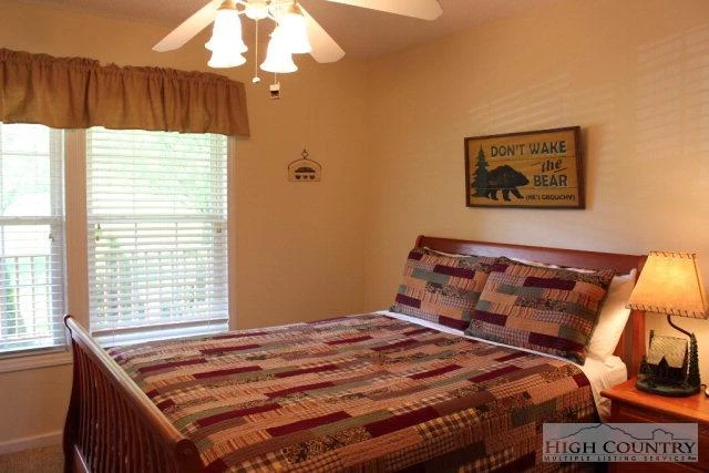 Image number 11 for the current listing