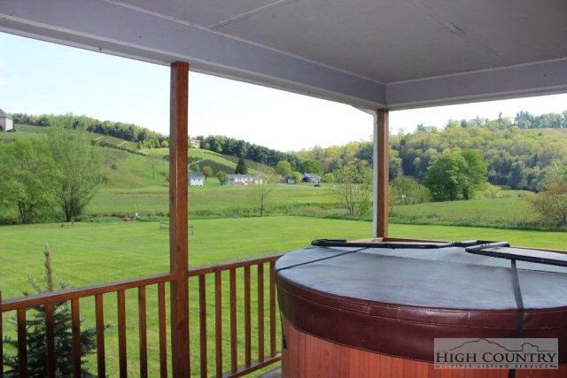 Image number 15 for the current listing
