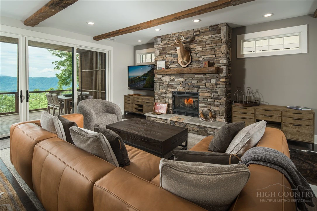 Image number 2 for the current listing