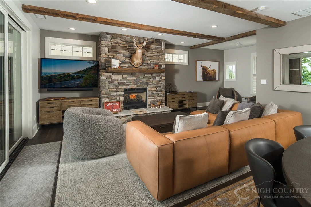 Image number 3 for the current listing