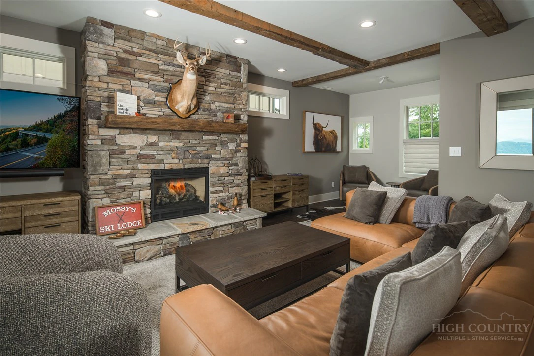 Image number 4 for the current listing