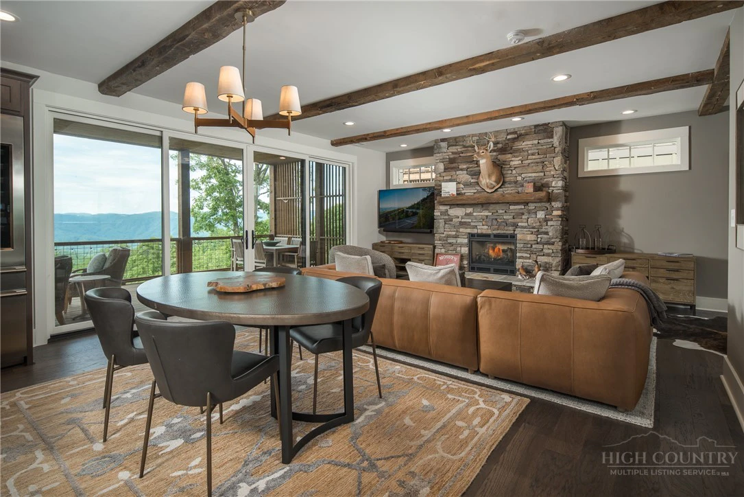 Image number 5 for the current listing