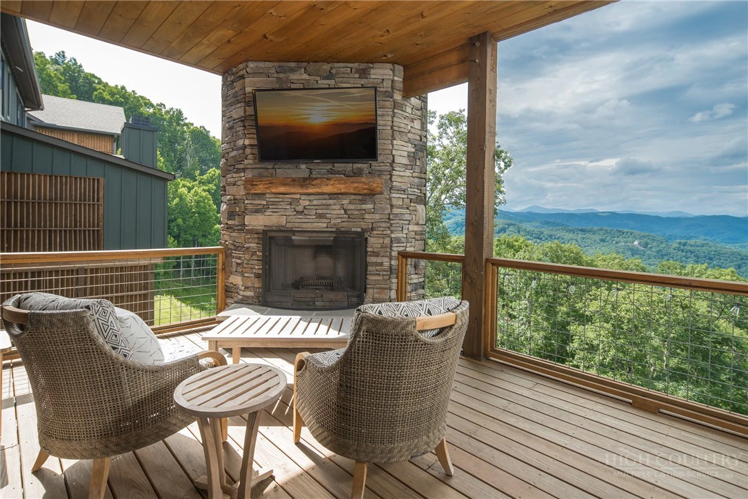 Image number 9 for the current listing