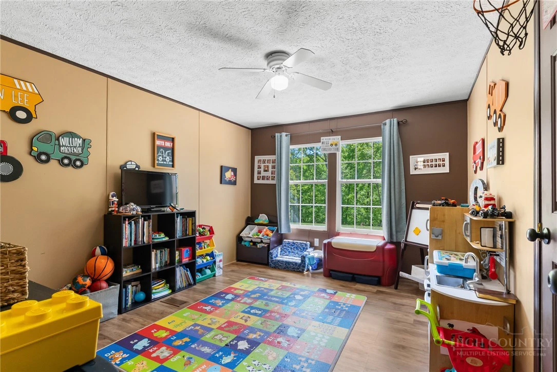 Image number 4 for the current listing