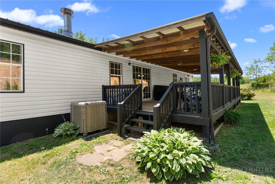 Image number 15 for the current listing
