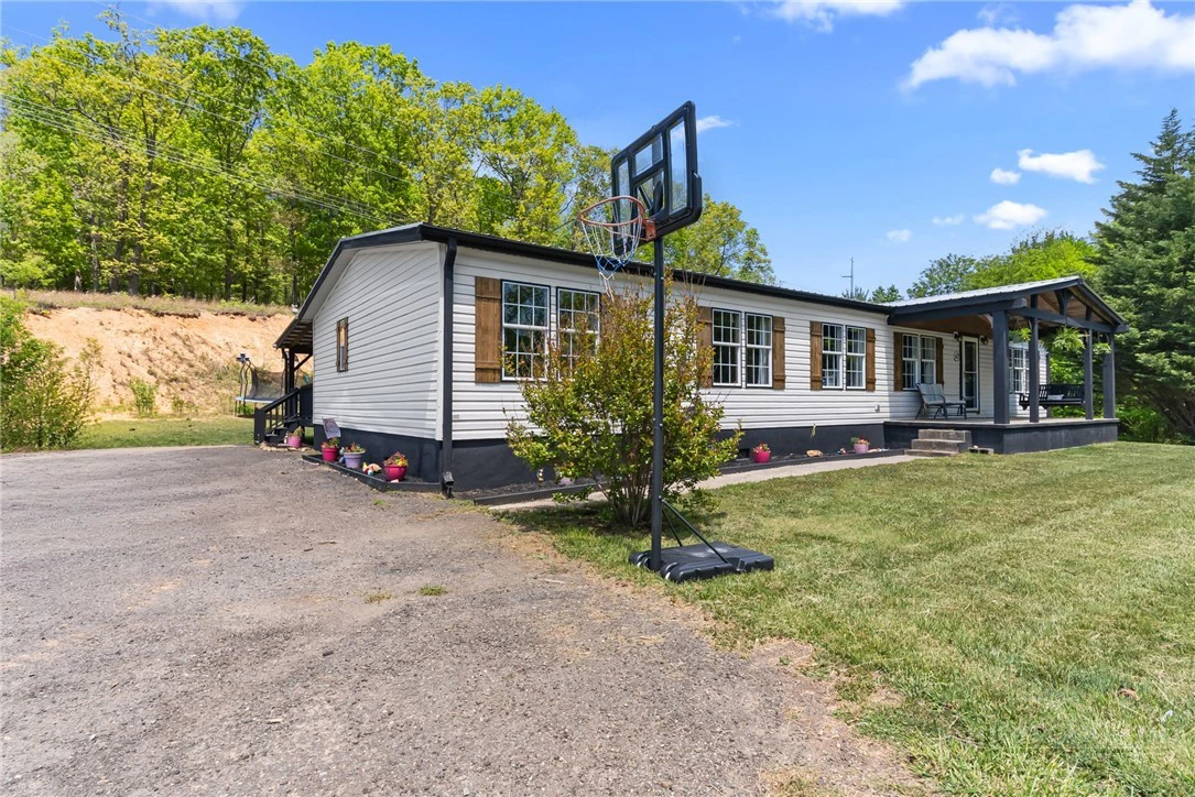Image number 18 for the current listing