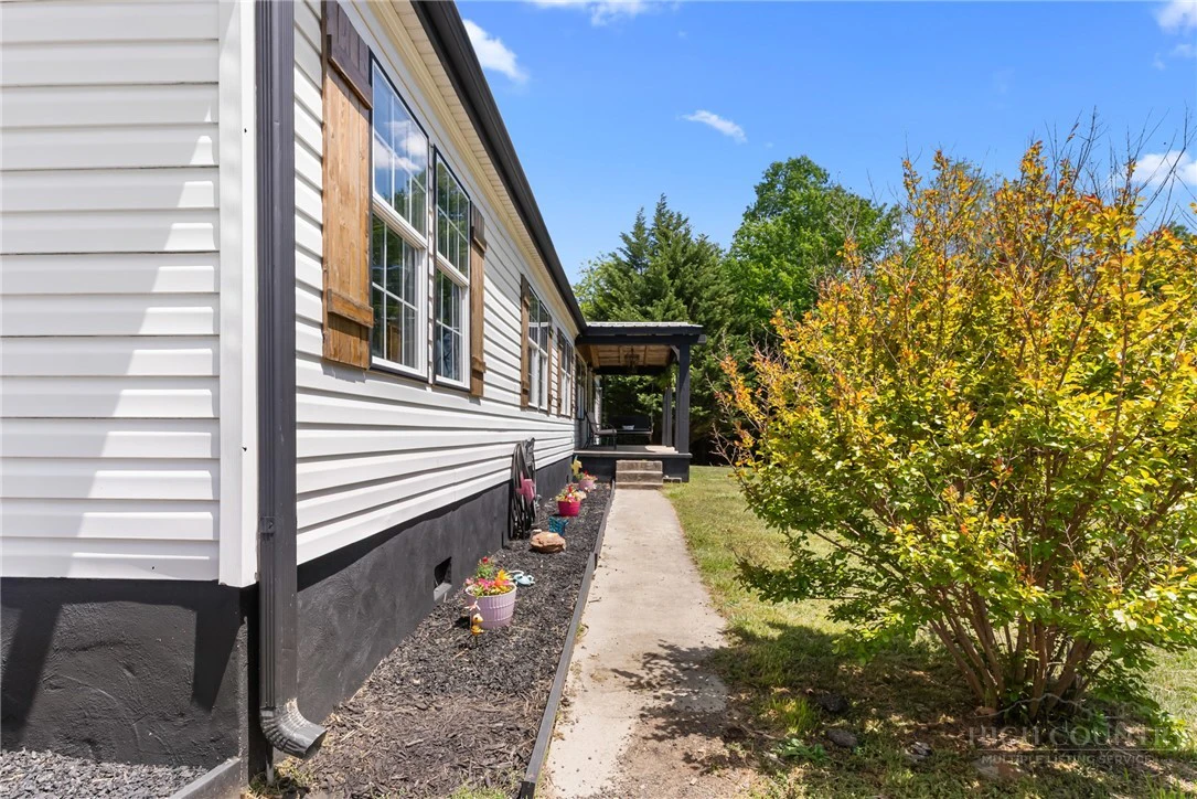 Image number 19 for the current listing