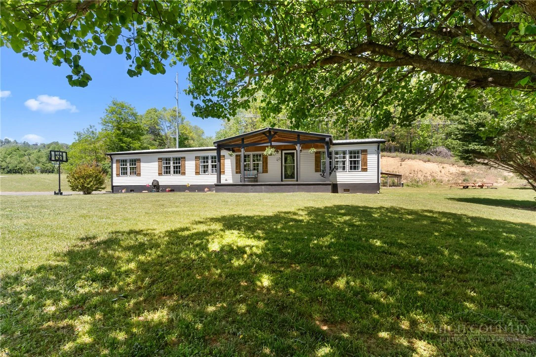 Image number 28 for the current listing