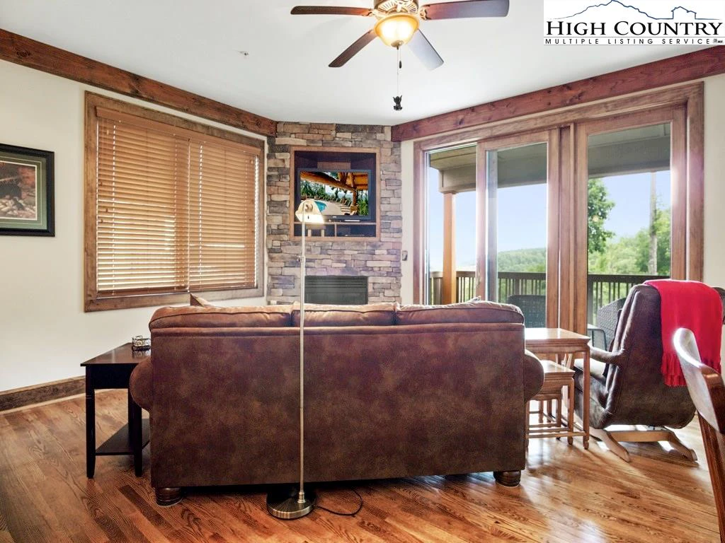 Image number 21 for the current listing