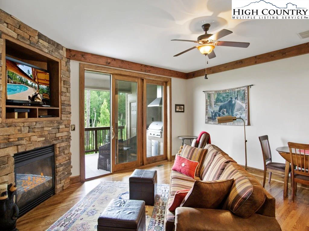 Image number 20 for the current listing