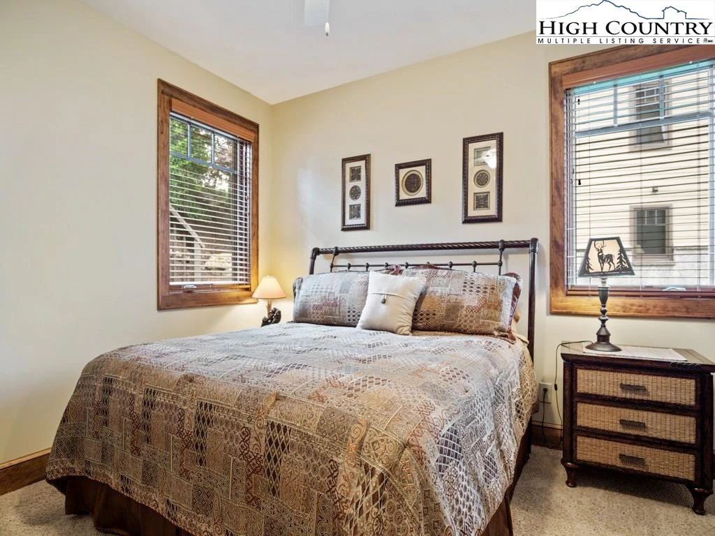 Image number 19 for the current listing