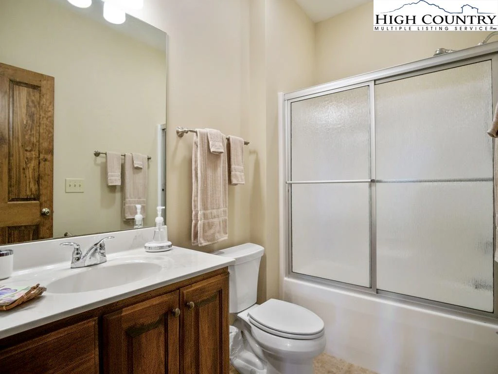 Image number 3 for the current listing