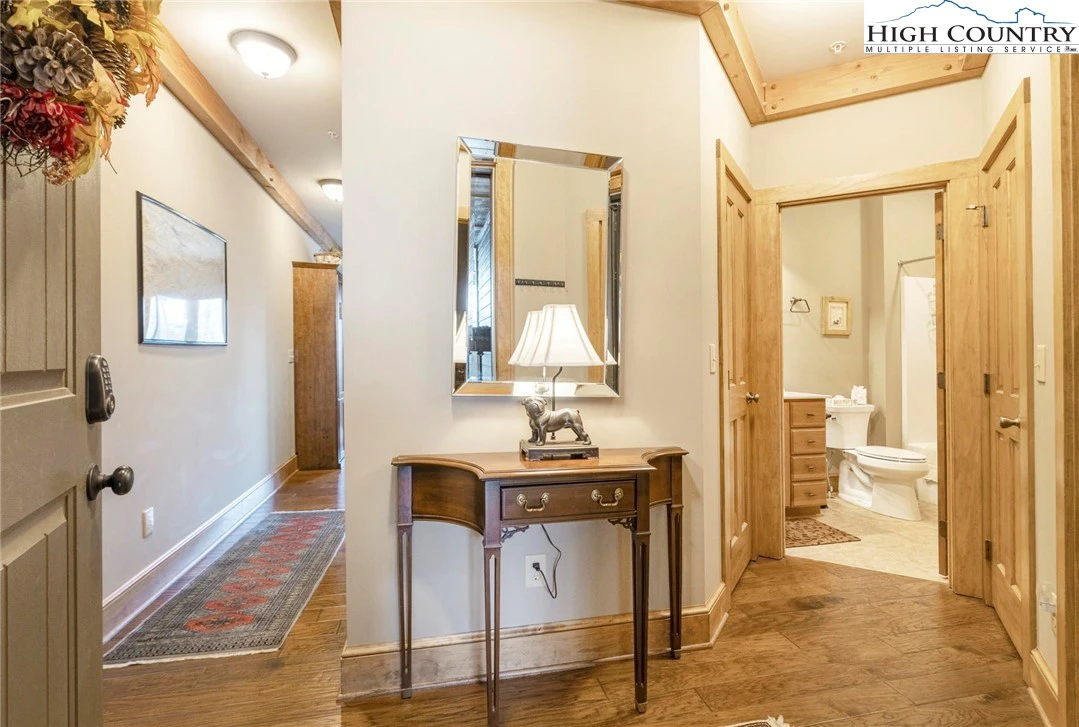 Image number 3 for the current listing